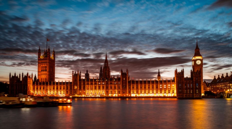 london parliament building at dusk